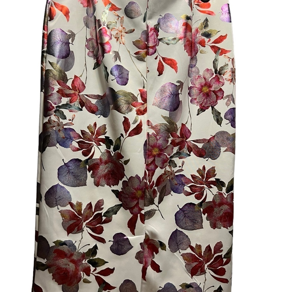 EC ECI METALIC FLORAL PENSIL SKIRT In Excellent used condition.no flaws